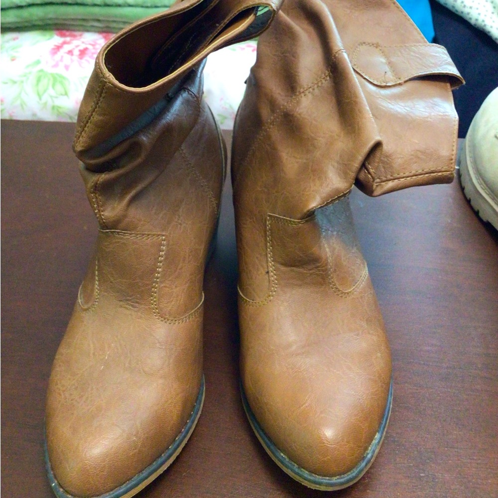 Charles Albert short tan western style boot with heel size 9 - Picture 4 of 12
